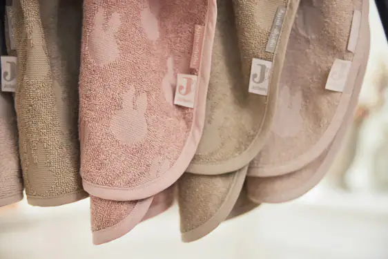 Baby badponcho's in zachte, absorberende stoffen voor comfort en bescherming.