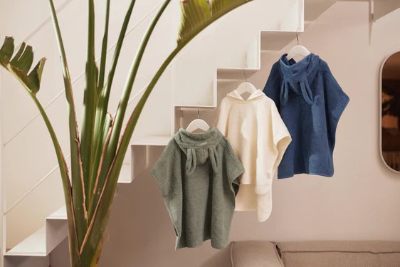 Baby badponcho met naam, zacht en gepersonaliseerd voor kinderen.