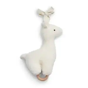 Baby muziekhanger lama in off-white met houten ring, zacht en knuffelbaar.